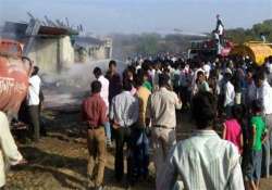 17 die in fire at m.p. cracker unit