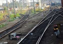 indian railway to lay 7 km tracks per day in 2016 17