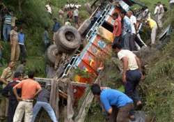 21 labourers dead as truck overturns near belgaum