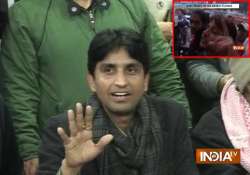 egg thrown at aap leader kumar vishwas in lucknow