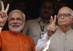 advani praises modi at bjp meet