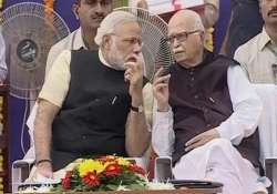 advani praises modi once again