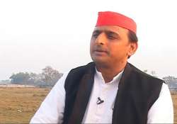 akhilesh blames previous govt for poor roads in up