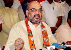 amit shah asks bjp mps to remain connected with voters