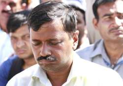 attacker apologises after kejriwal meets him