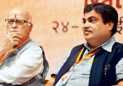 cong ridicules advani s remarks backing gadkari