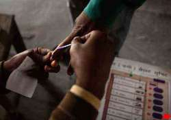 delhi polls long queues ec allows time extension for polling