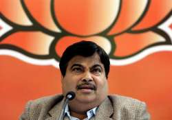 gadkari asks delhi bjp councillors to reach out to people