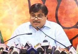 gadkari fears democracy will break if oppn govts treated badly