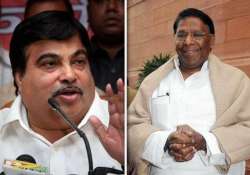 gadkari demands apology from narayanasamy