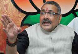 giriraj courts controversy again