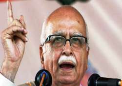 govt should review nuclear policy advani