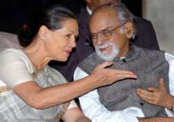 gujral displayed sagacity says sonia