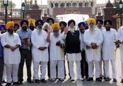 hsgpc row warring sikh groups agree on panel to resolve issue