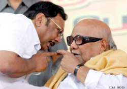 i wish my father s tears fall on my body says alagiri while refuting karunanidhi s charges