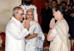 sonia gandhi to meet president over growing intolerance