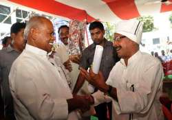 jitan ram manjhi blames politicians for glossing over corruption