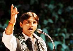 aap leader kumar vishwas supports jal satyagraha but government unfazed