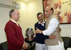 arvind kejriwal raises full statehood issue with home minister