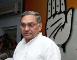 congress prefers status quo distances itself from janardan s views on retirement age