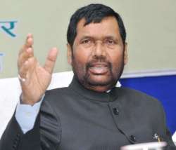 ram vilas paswan takes potshots at nitish lalu over controversial tweet