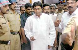 raj thackeray surrenders in court in rioting cases gets bail