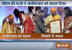 video godman presents necklace to maha cm devendra fadnavis wife