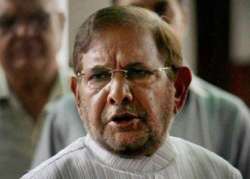 sharad yadav attends samajwadi party s national convention fuels speculation