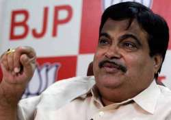 nitin gadkari takes metro to reach dwarka rally venue