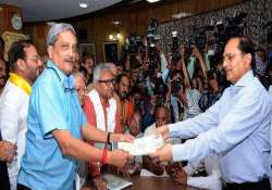 manohar parrikar declares assets worth rs 3.5 crore