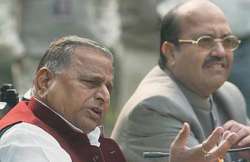 amar calls mulayam a snake dubs sp as yadav mahasabha