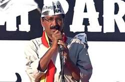 delhi polls take bribe and do a sting on them says kejriwal to aap volunteers