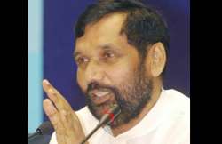 paswan accuses bjp of double speak on shah rukh issue