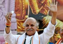 vhp to live telecast praveen togadia s speech