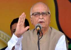 advani hails teachings of rss