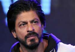 shah rukh questioned on diwali eve for speaking up on intolerance