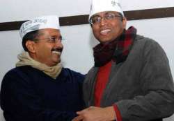 ashutosh slams yadav bhushan compares kejriwal with the likes of gandhi lenin mao lincoln