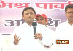 dadri lynching akhilesh yadav targets pm modi dares him to ban beef exports