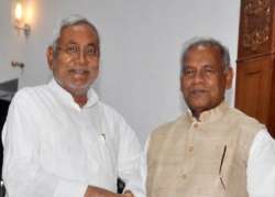 jitan ram manjhi meets nitish kumar to ease out tension