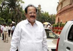 venkaiah naidu hits back on rahul gandhi over land policy