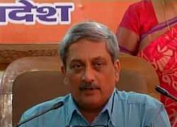 manohar parrikar files nomination papers for rajya sabha from up