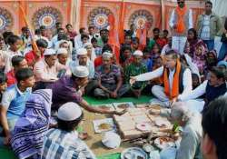 seers vhp leaders favour anti conversion law defend ghar wapasi