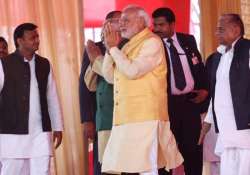 pm modi steals the show at tilak ceremony of mulayam s grandnephew