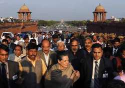 sonia gandhi to lead congress march to rashtrapati bhavan tomorrow