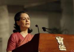 sonia gandhi congratulate isro for successfully placing mangalyaan into martian orbit