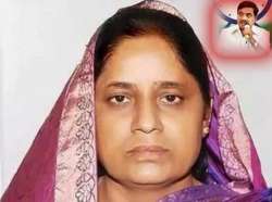 suman patil widow of former dy cm rr patil wins in maharashtra by poll