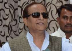 taj mahal should be handed over to wakf board azam khan