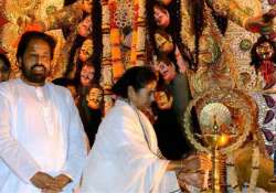 mamata banerjee performs kali puja at home