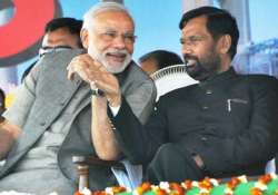 modi visits paswan s residence to celebrate makar sankranti