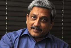 parrikar accuses bombay high court of land grabbing